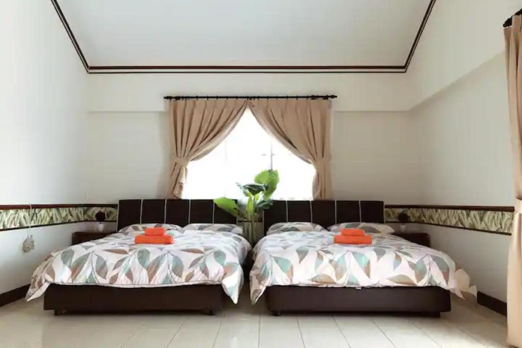 Top 10 Best Airbnbs in Kota Kinabalu 2025 5 Kota-Kinabalu-Beach-House-bedroom