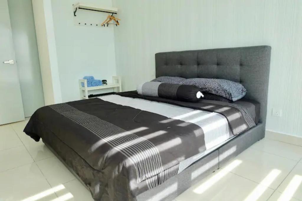 Top 10 Best Airbnbs in Penang 2025 10 Light-and-Easy-Studio-bedroom
