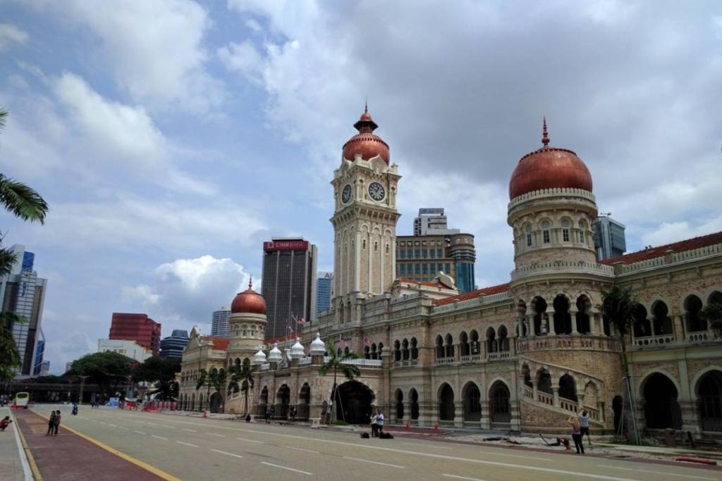 Top 10 Best Photoshoot Locations for Graduation in KL & Selangor 2025 6 Merdeka-Square-landmark