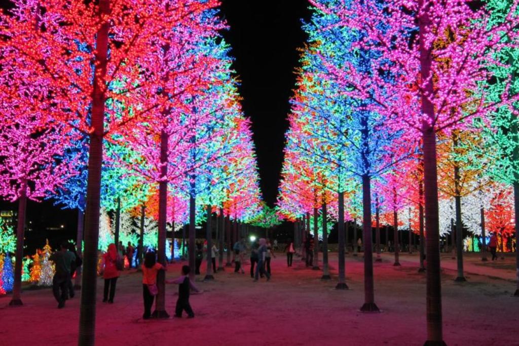 Top 10 Best Photoshoot Locations for Graduation in KL & Selangor 2025 3 I-city-stunning-night-view