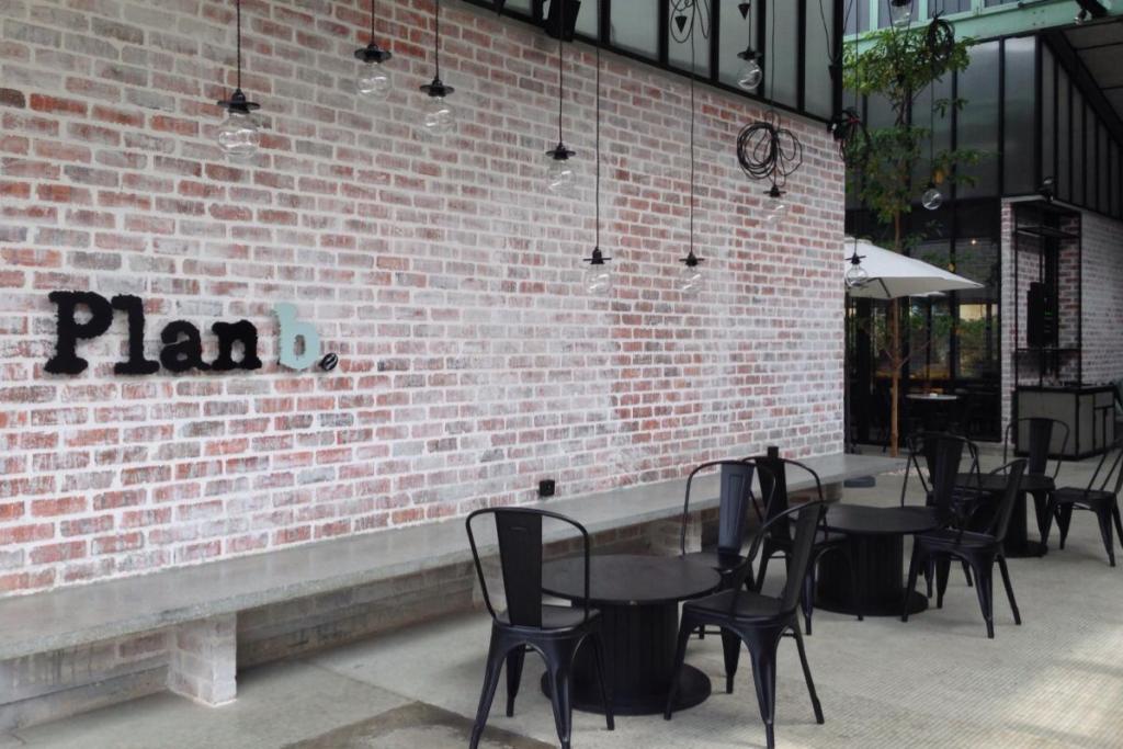 Top 10 Best Western Restaurants in Ipoh 2025 3 Plan-B-dining-area