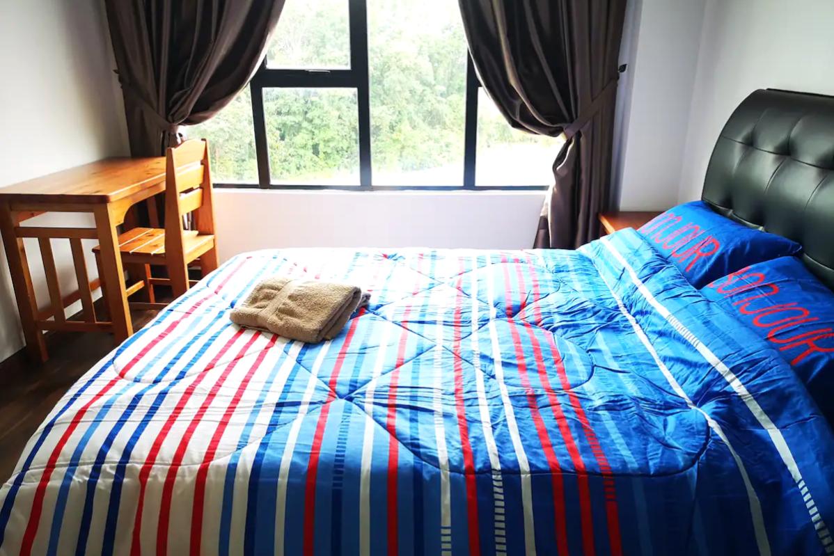 Top 10 Best Airbnbs in Kuching 2025 14 Andys-REX-apartment-bedroom
