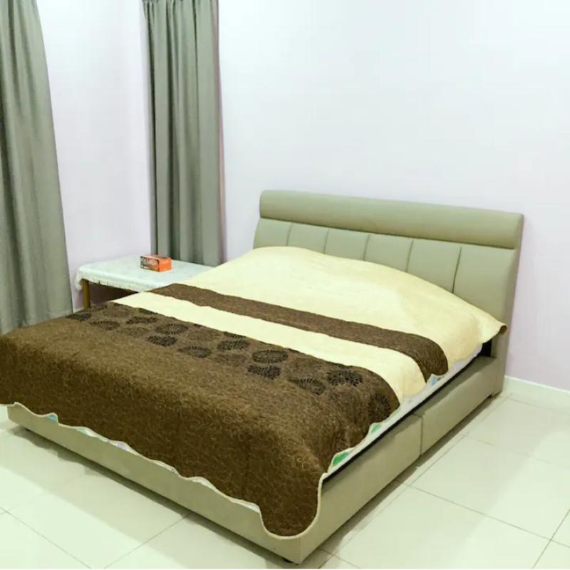 Top 10 Best Airbnbs in Kota Kinabalu 2025 14 Rainbow-House-bedroom