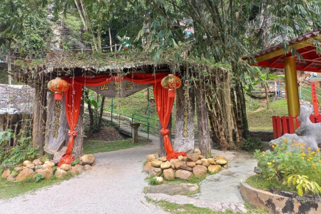 Top 10 Best Family Activities in Ipoh 2025 9 Qing-Xin-Ling-entrance