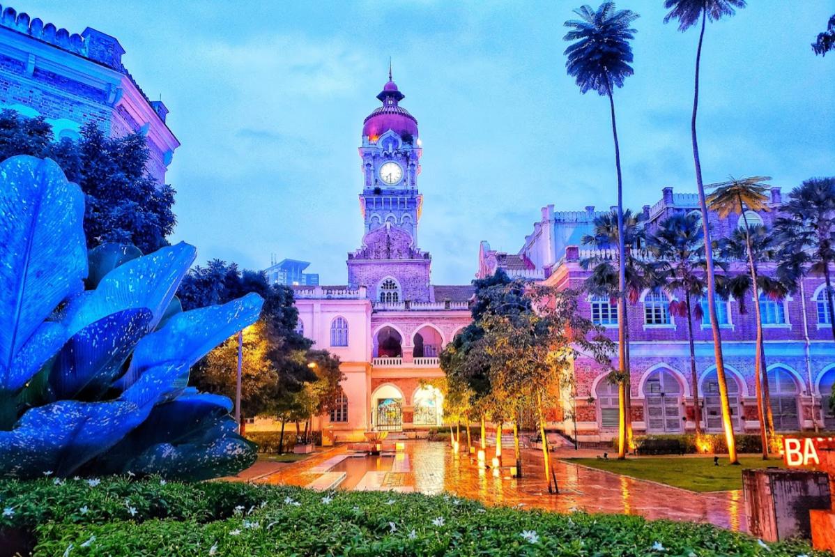 Top 10 Best Photoshoot Locations for Graduation in KL & Selangor 2025 24 River-of-Life-night-time-view