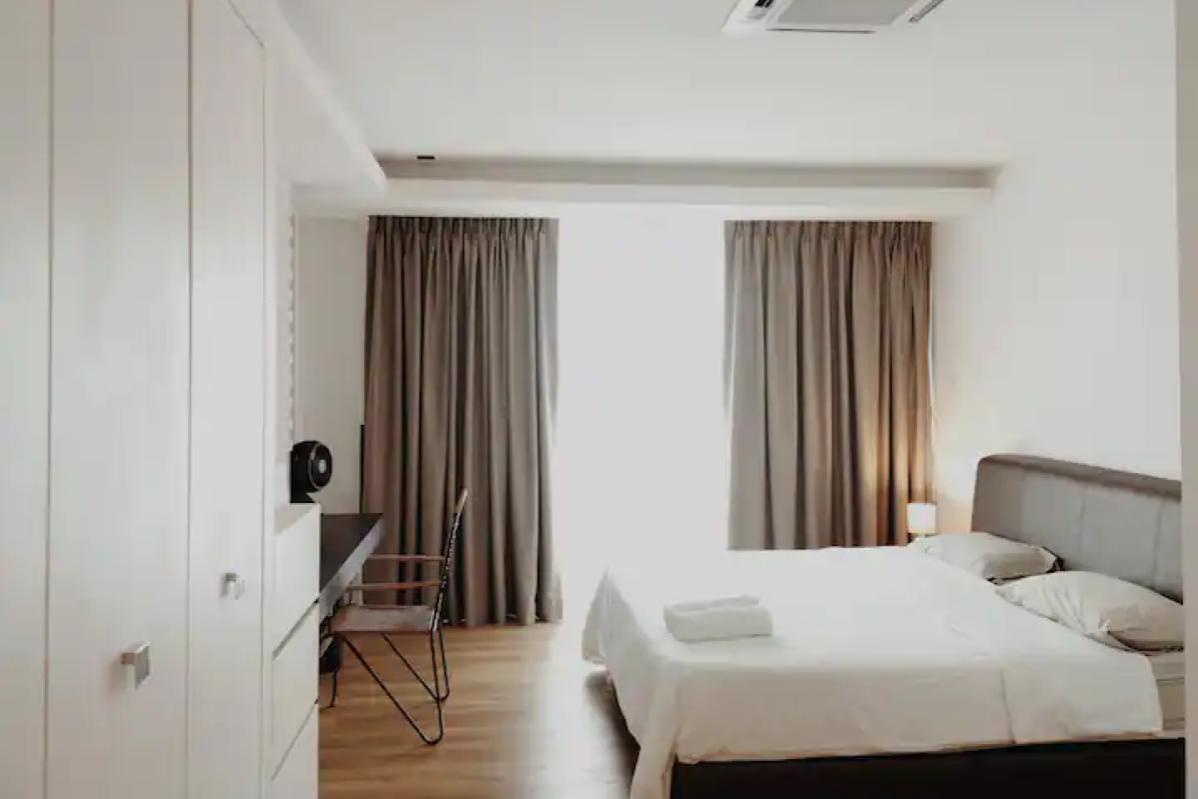 Top 10 Best Airbnbs in Kuching 2025 3 Riverbank-Suite-Apartment-bedroom