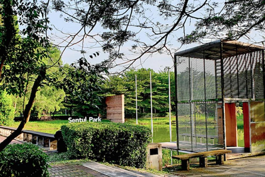 Top 10 Best Photoshoot Locations for Graduation in KL & Selangor 2025 22 Sentul-Park-recreational-spot