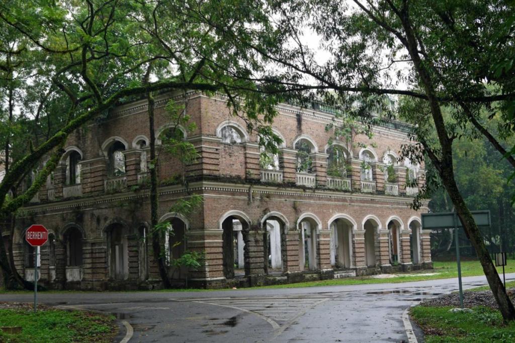 Top 10 Best Photoshoot Locations for Graduation in KL & Selangor 2025 21 Sentul-Park-building