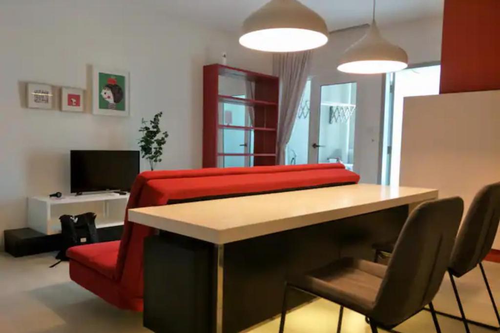 Top 10 Best Airbnbs in Penang 2025 15 Wilsons-Suite-living-space