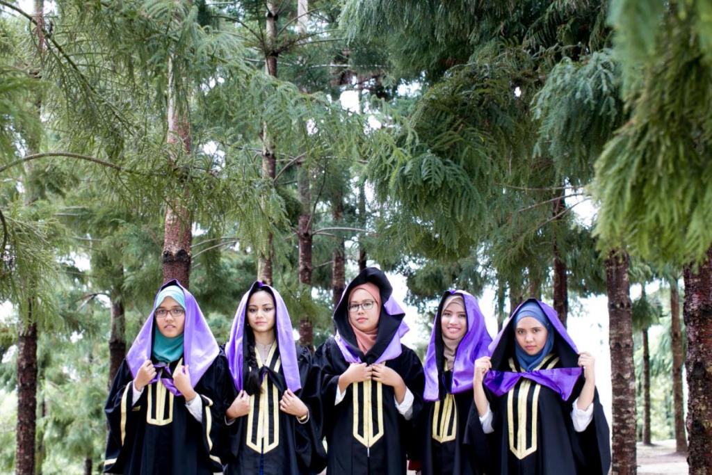 Top 10 Best Photoshoot Locations for Graduation in KL & Selangor 2025 12 Taman-Saujana-Hijau-graduation