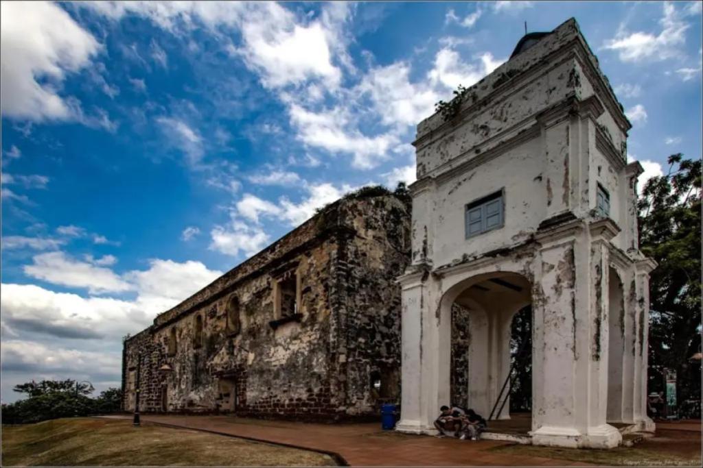 Melaka Itinerary: Plan Your Perfect Trip in the Small City 17 Be Enamoured At the Church of Saint Paul Malacca