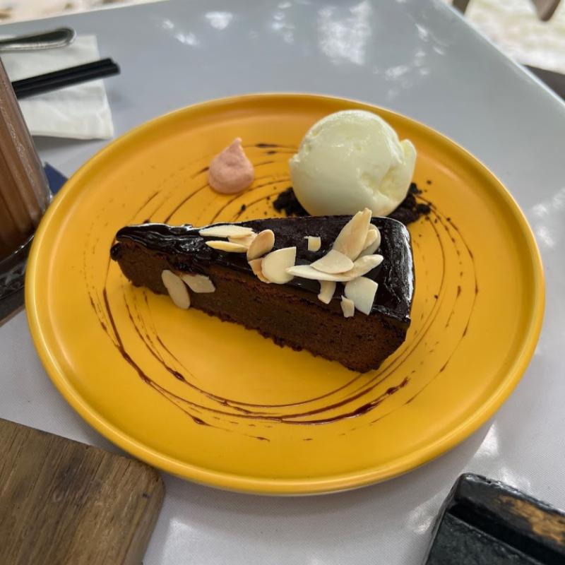 Top 10 Best Places For Birthday Celebrations in Penang 2025 19 Beach-Blanket-Babylon-cake