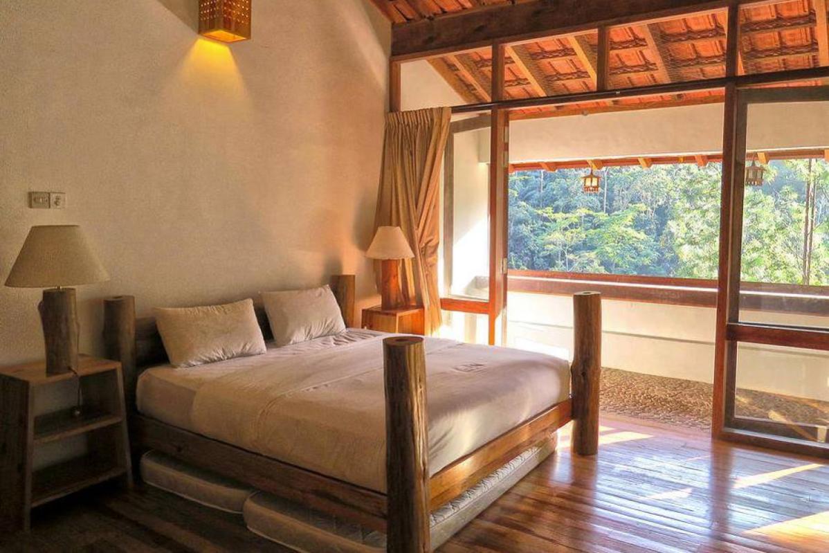 Top 10 Best Staycations in Janda Baik 2025 10 Enderong-Resort-bedroom