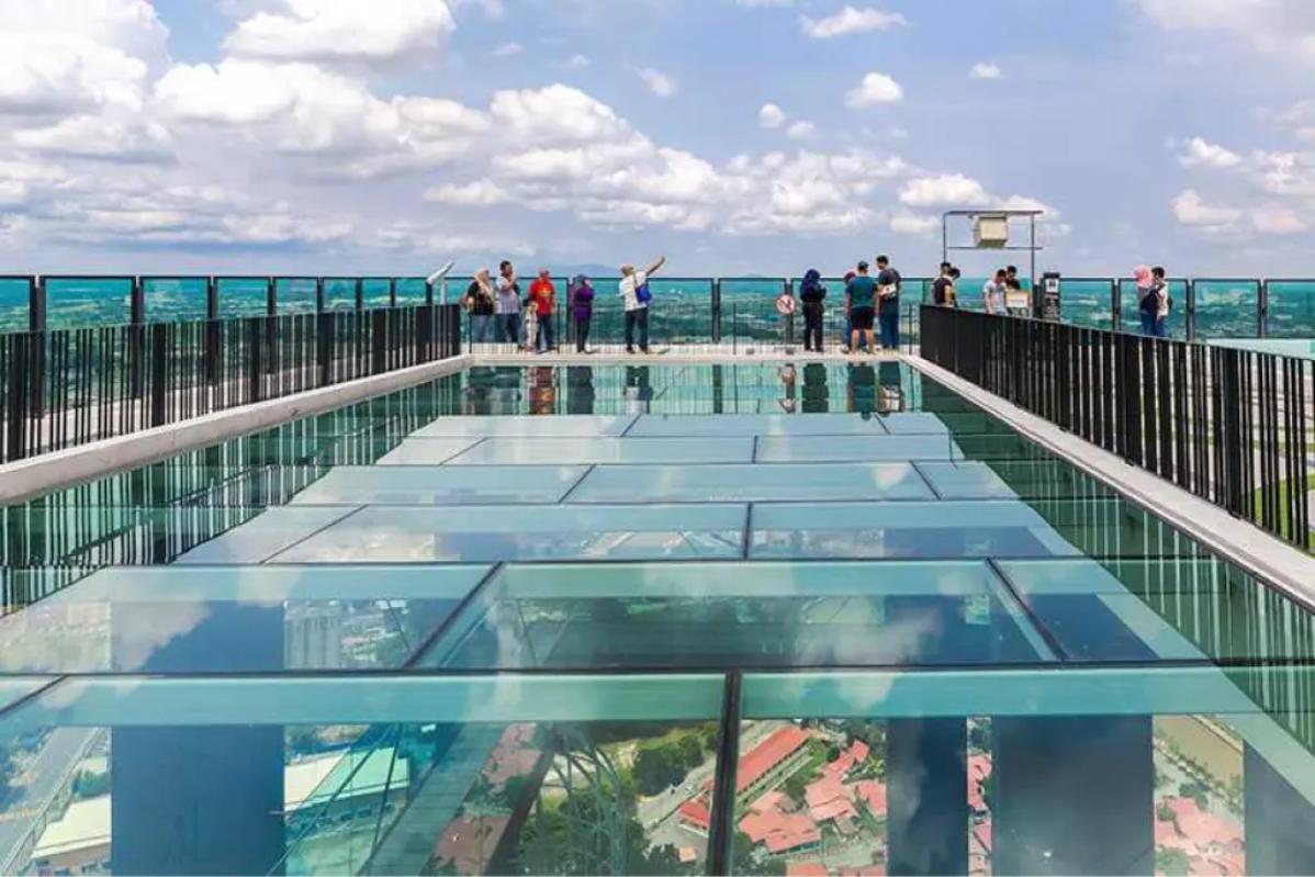 Melaka Itinerary: Plan Your Perfect Trip in the Small City 9 Enjoy The View At The Shore Sky Tower