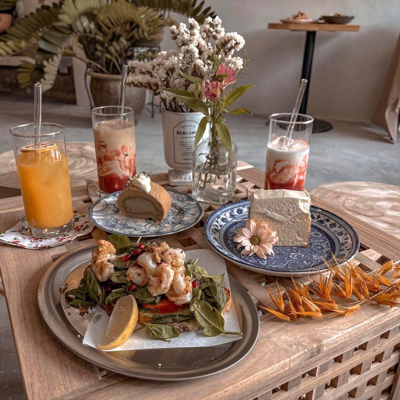 Top 10 Best Cafes in Ampang 2025 12 Fine-Coffee-Flowers-desserts