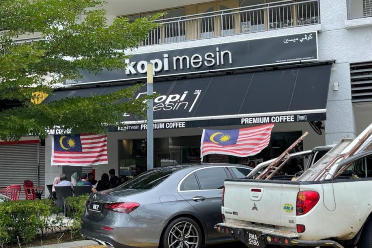 Top 10 Best Cafes in Bukit Jelutong 2025 6 KOPI-MESIN-BJ