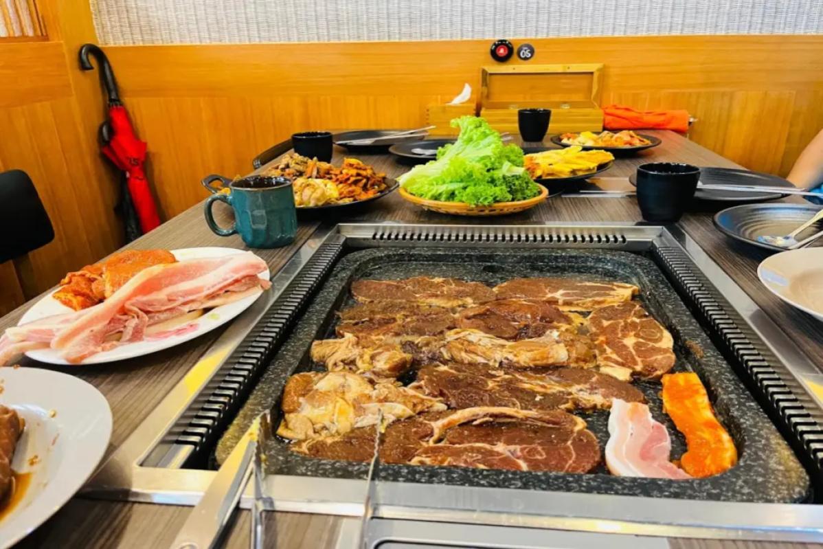 9 Bufet Murah Terbaik di Pulau Pinang Bawah RM150 pada 2025 11 Kims-Restaurant-food