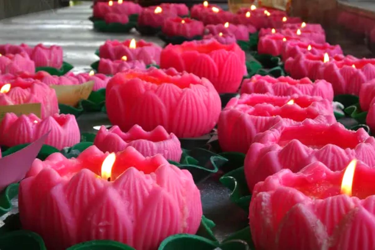 Top 10 Best Places To Visit in Malaysia During Chinese New Year 2025 14 lit-candles-for-gods-offering