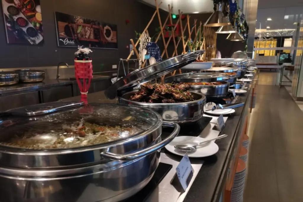 9 Bufet Murah Terbaik di Pulau Pinang Bawah RM150 pada 2025 19 Ombak-Cafe-Mercure-buffet