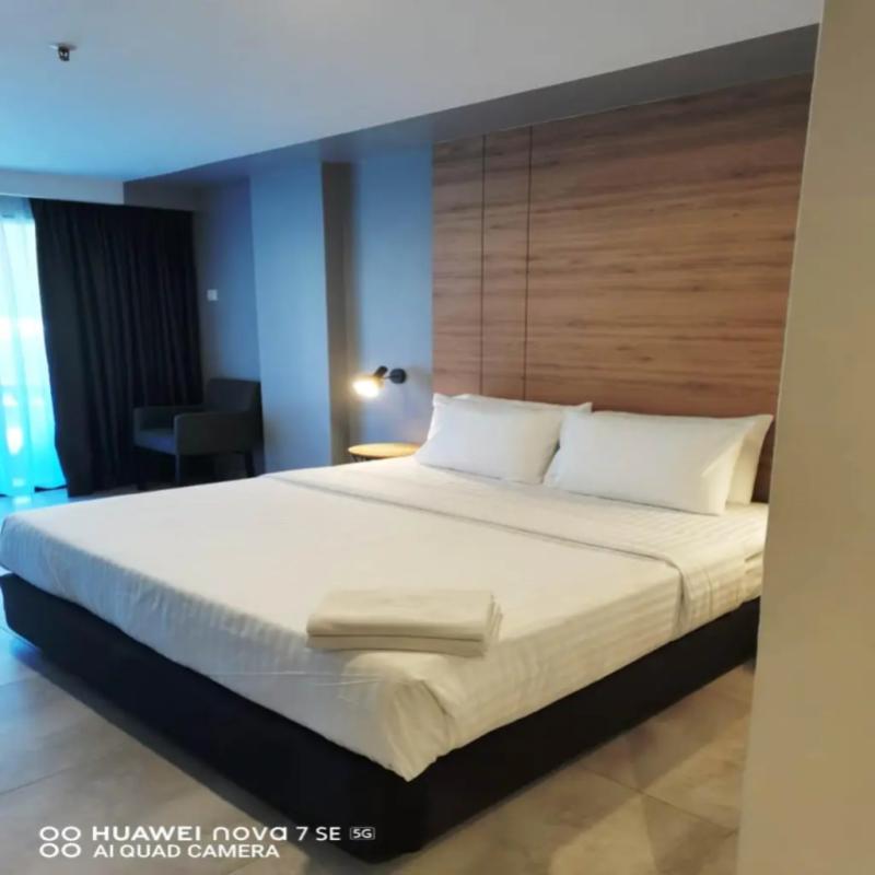 Top 10 Budget Beach Resort Hotels Below RM200 in Pangkor 2025 11 Pangkor-Coral-Bay-Resort-inside-the-room