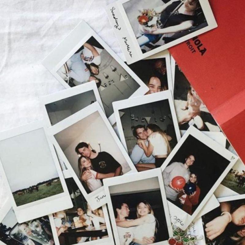 20 Hadiah Valentine Terbaik Untuk Kekasih Wanita Di Malaysia 2025 4 Personalised Polaroid fro Valentines Day