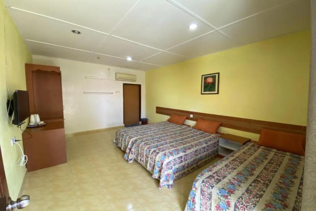 Top 10 Budget Beach Resort Hotels Below RM200 in Pangkor 2025 13 Purnama-Beach-Resort-inside-the-room