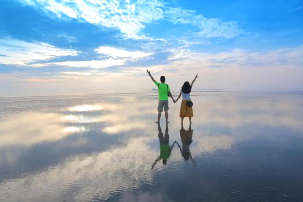 10 Percutian Hujung Minggu Bajet Terbaik Bawah RM150 di Selangor 2025 12 Sky-Mirror-Kuala-Selangor