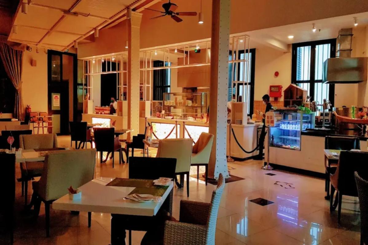 9 Bufet Murah Terbaik di Pulau Pinang Bawah RM150 pada 2025 12 Sri-Tanjung-Cafe-interior