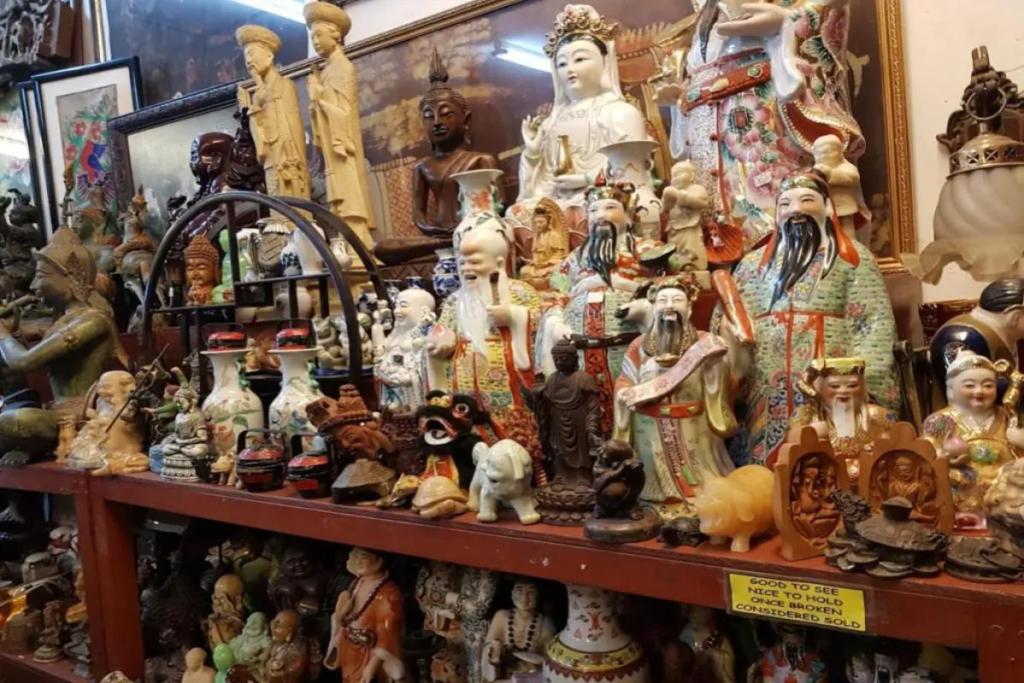 Melaka Itinerary: Plan Your Perfect Trip in the Small City 4 Stroll around Jonker Street Night Market 1