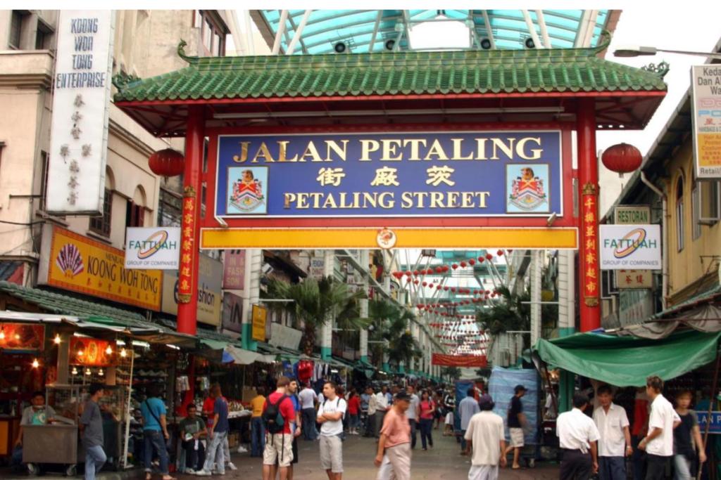 Top 10 Cheap Places for Shopping in Kuala Lumpur 2025 6 Petaling-Street-Market