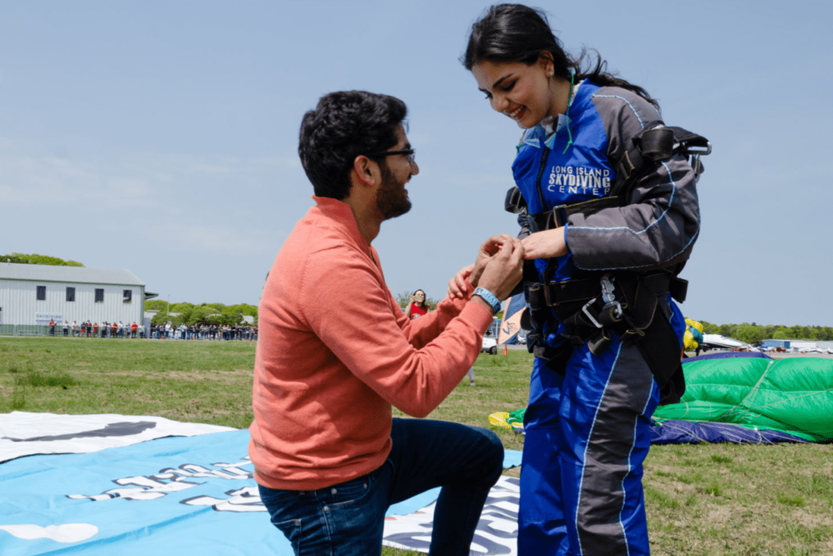 Top 20 Best Proposal Ideas in Malaysia 2025 19 A man proposing at skydiving place