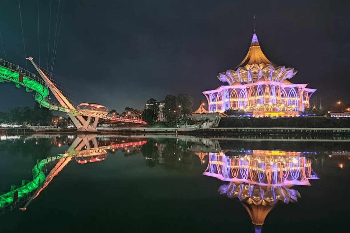 Top 10 Best Budget Vacations Below RM 200 in Malaysia 2025 21 Darul-Hana-Bridge-night