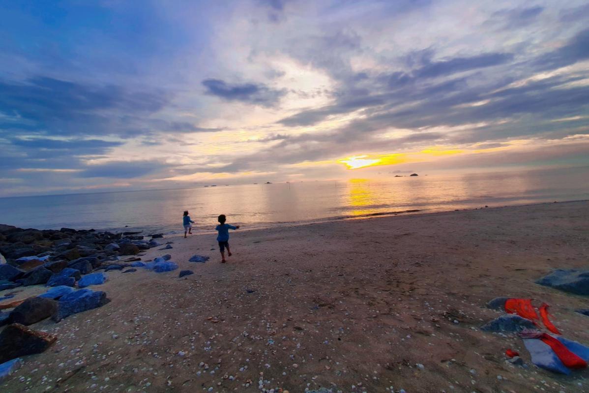 Six Famous Beaches In Selangor To Leisure During Weekend 1 Pantai Remis