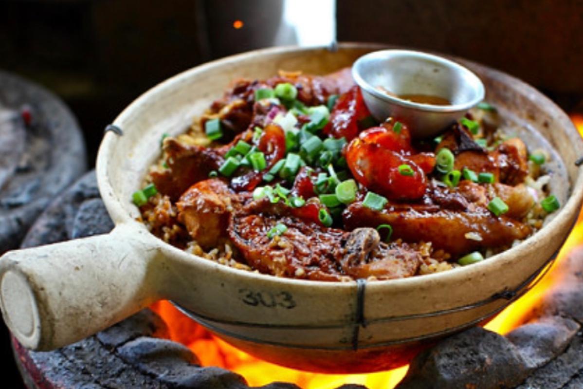 Top 10 Best Delicious Claypot Rice in Kuala Lumpur 2025 3 Heun-Kee-Claypot-Chicken-Rice-traditional-charcoal-cooking-method