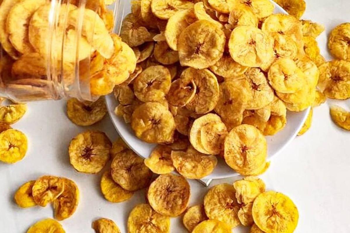 Top 10 Must-Try Hari Raya Snacks in Malaysia 2025 4 Kerepek Pisang
