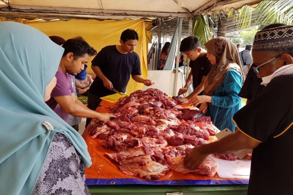 10 Best Things To Do During Hari Raya Aidilfitri & Hari Raya Haji 2025 13 Participate in The Distribution Of Meat To The Needy
