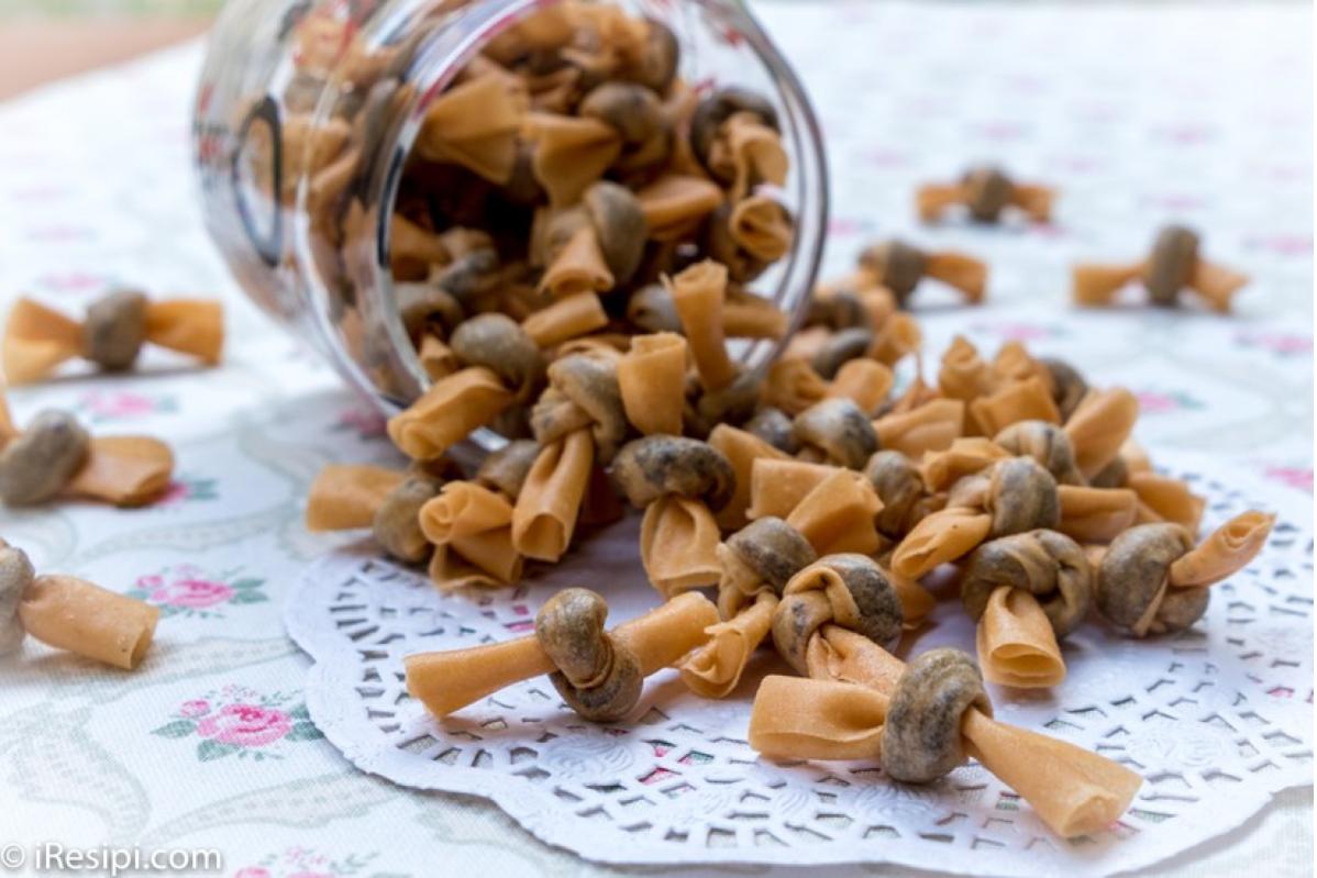 30 Easy & Delicious Kuih Raya Recipes in 2025 40 Popia Simpul