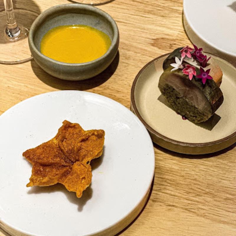 10 Restoran Terbaik Untuk Dilawati Pada Hari Ibu Bapa di KL 2024 3 Akar Dining 1 1