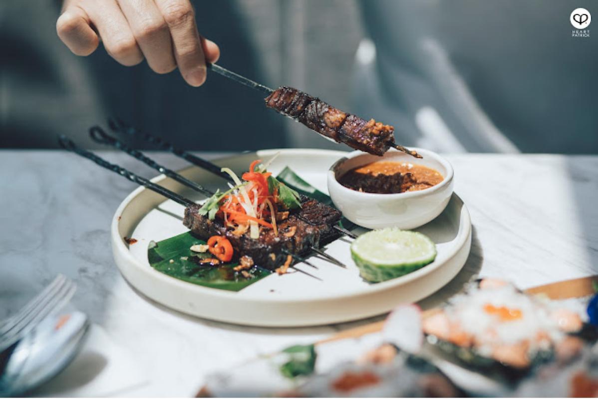 10 Restoran Terbaik Untuk Dilawati Pada Hari Ibu Bapa di KL 2024 19 Blackbyrd KL 1