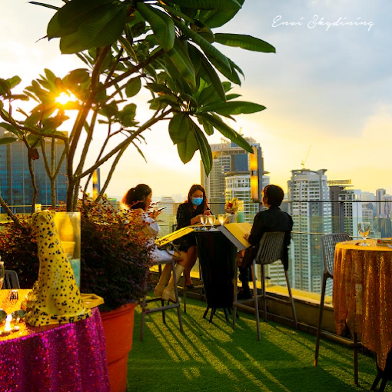 10 Restoran Terbaik untuk Dilawati pada Hari Bapa di Malaysia 2024 2 Envi Skydining
