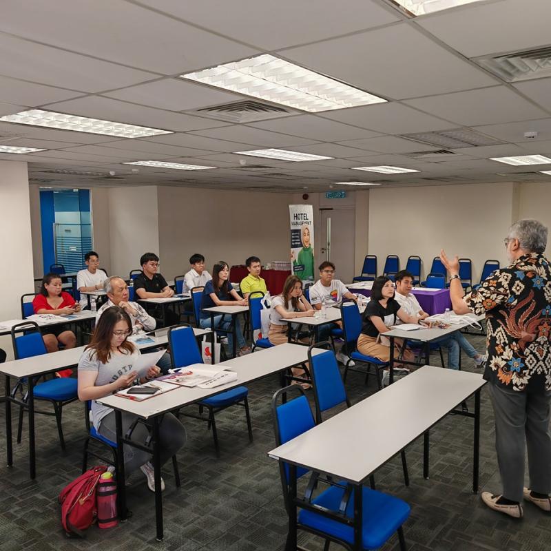 10 Kursus EMBA Terbaik di Malaysia 2025 17 Phoenix Asia Academy of Technology 1 2