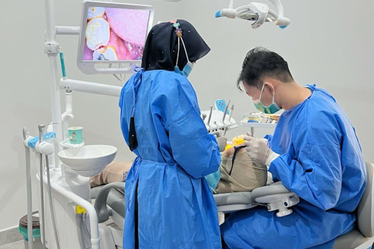 Top 10 Best Cosmetic Dentistry Clinics in KL & Selangor 2025 17 Senyum Dental Clinic 1 1