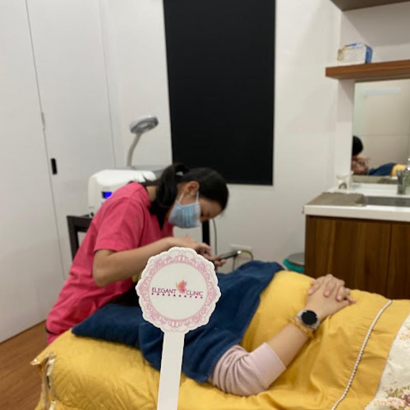 10 Tempat Terbaik Untuk Rawatan Stem Cell di KL & Selangor 2025 13 Stem cell facial treatment focuses on skin elasticity and cell regeneration 1