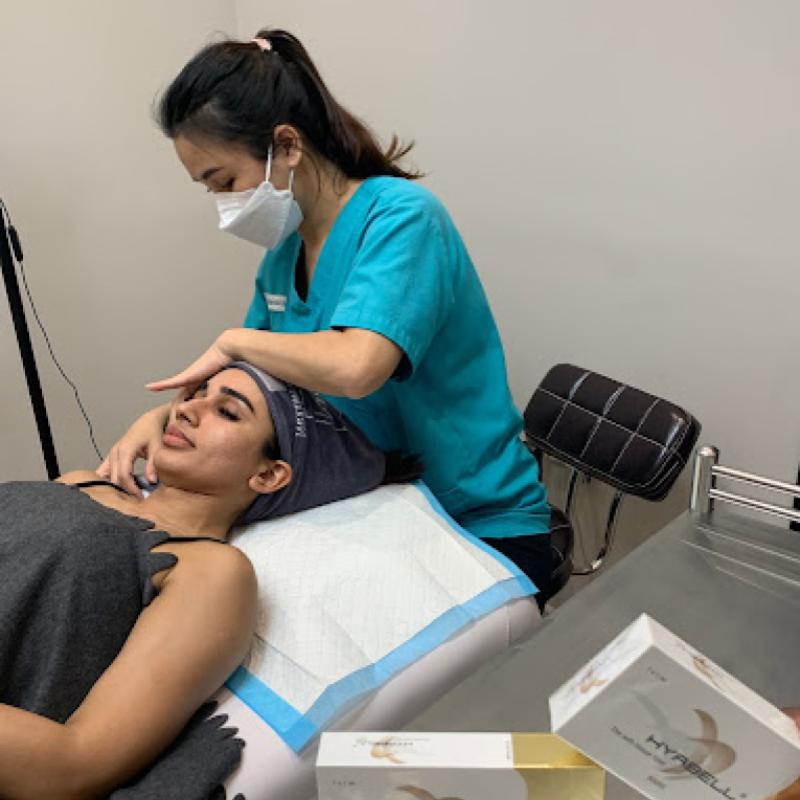 10 Tempat Terbaik Untuk Rawatan Stem Cell di KL & Selangor 2025 15 Stem cell facial treatment offers improved skin elasticity and cellular repair