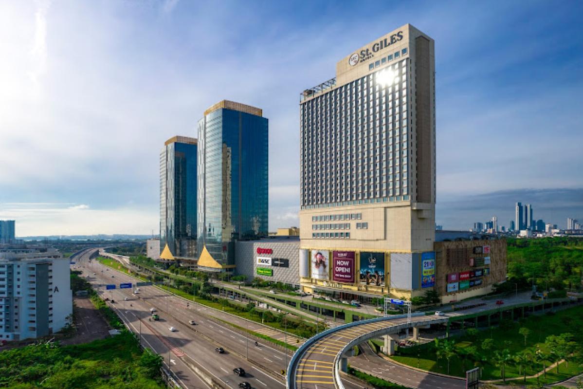 Top 8 Best Christmas Dinner Buffets in Johor 2024 10 Merry Bright Christmas Buffet Dinner St. Giles Southkey