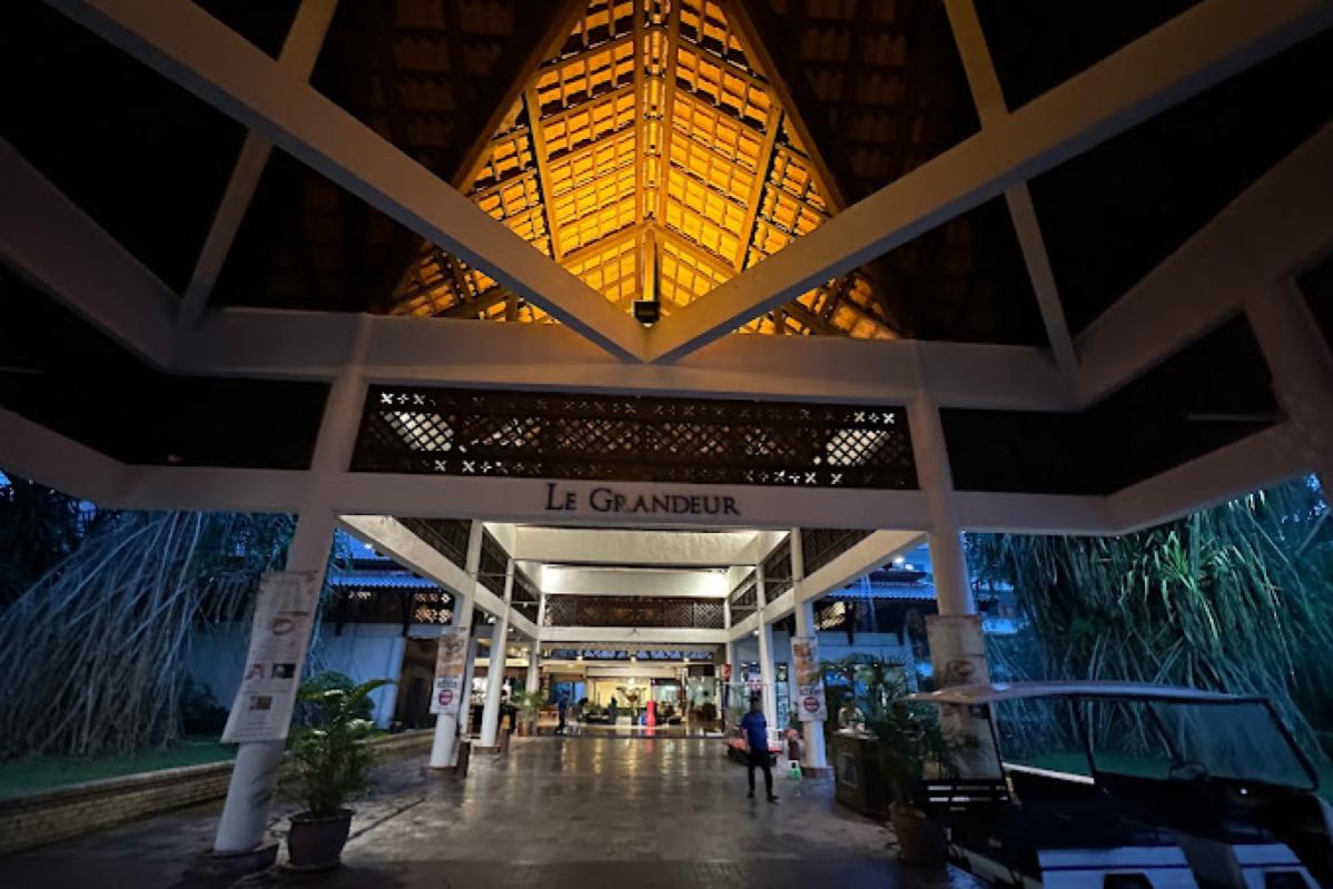 Top 8 Best Christmas Dinner Buffets in Johor 2024 8 Seafood and BBQ Buffet Le Grandeur Palm Resort Johor