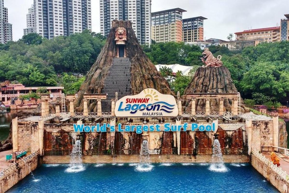 Top 8 Best New Year’s Eve Destinations in Malaysia 2025 8 Sunway Lagoon Subang Jaya