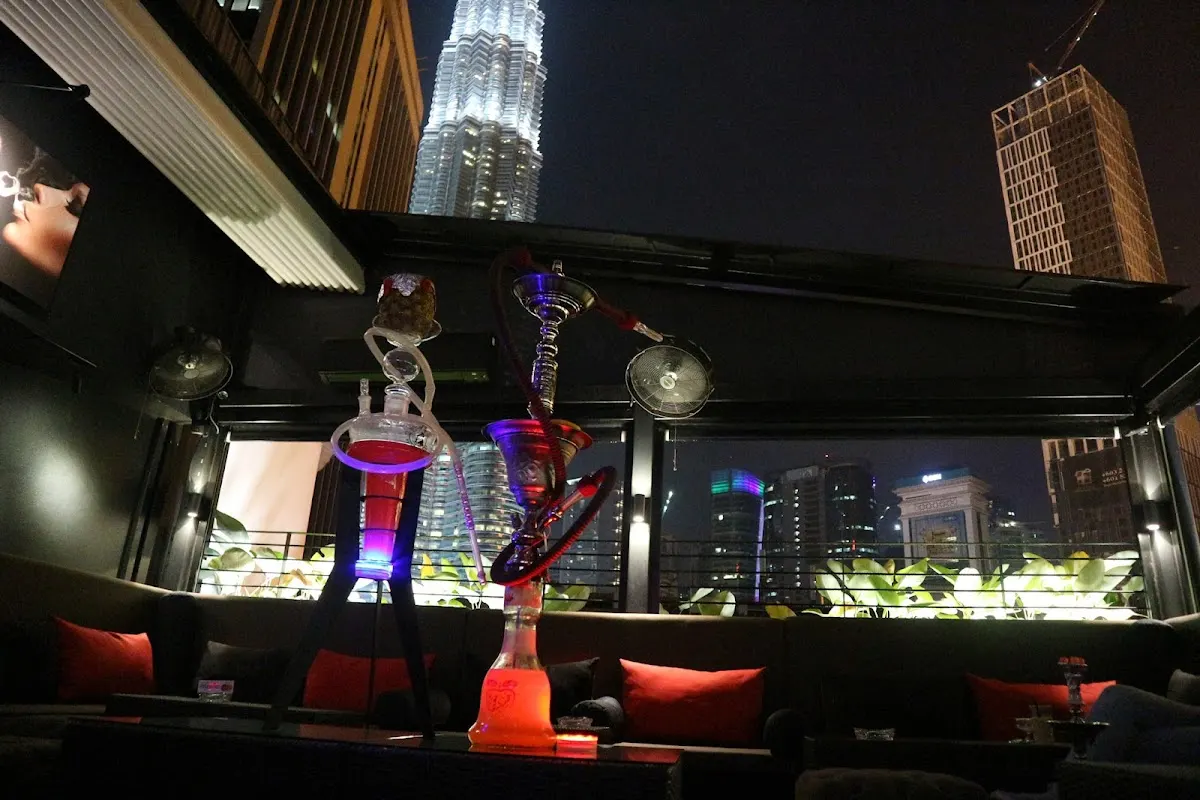 Top 10 Rooftop Bars in KL & Selangor 2026 2 Canopy Lounge by Tiger Bay Kuala Lumpur rooftop bar Petronas Twin Towers view