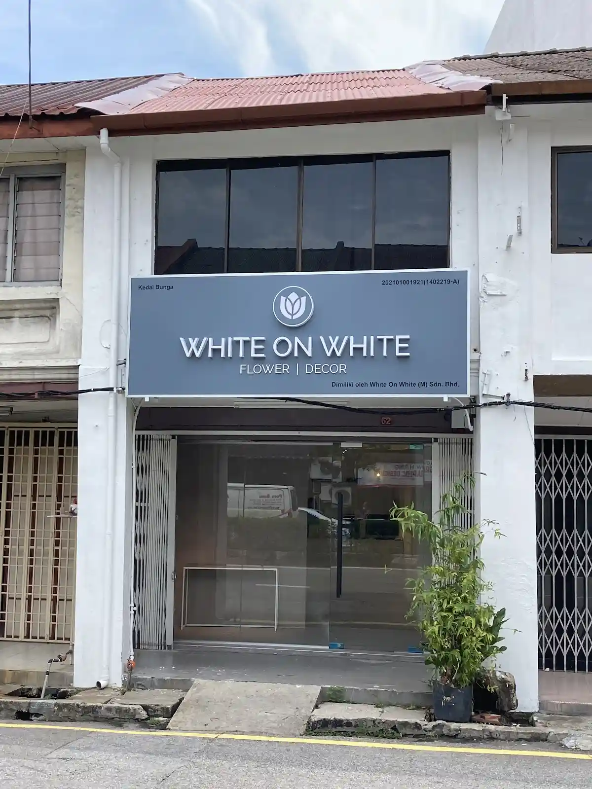 Top 10 Florists in Penang 2026 2 White On White Florist George Town Penang fresh flower bouquet delivery