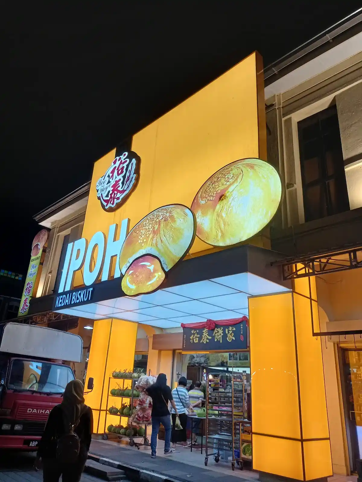 Top 10 Night Markets in Ipoh 2026 3 Gerbang Malam Ipoh night bazaar Jalan Dato Tahwil Azar old town
